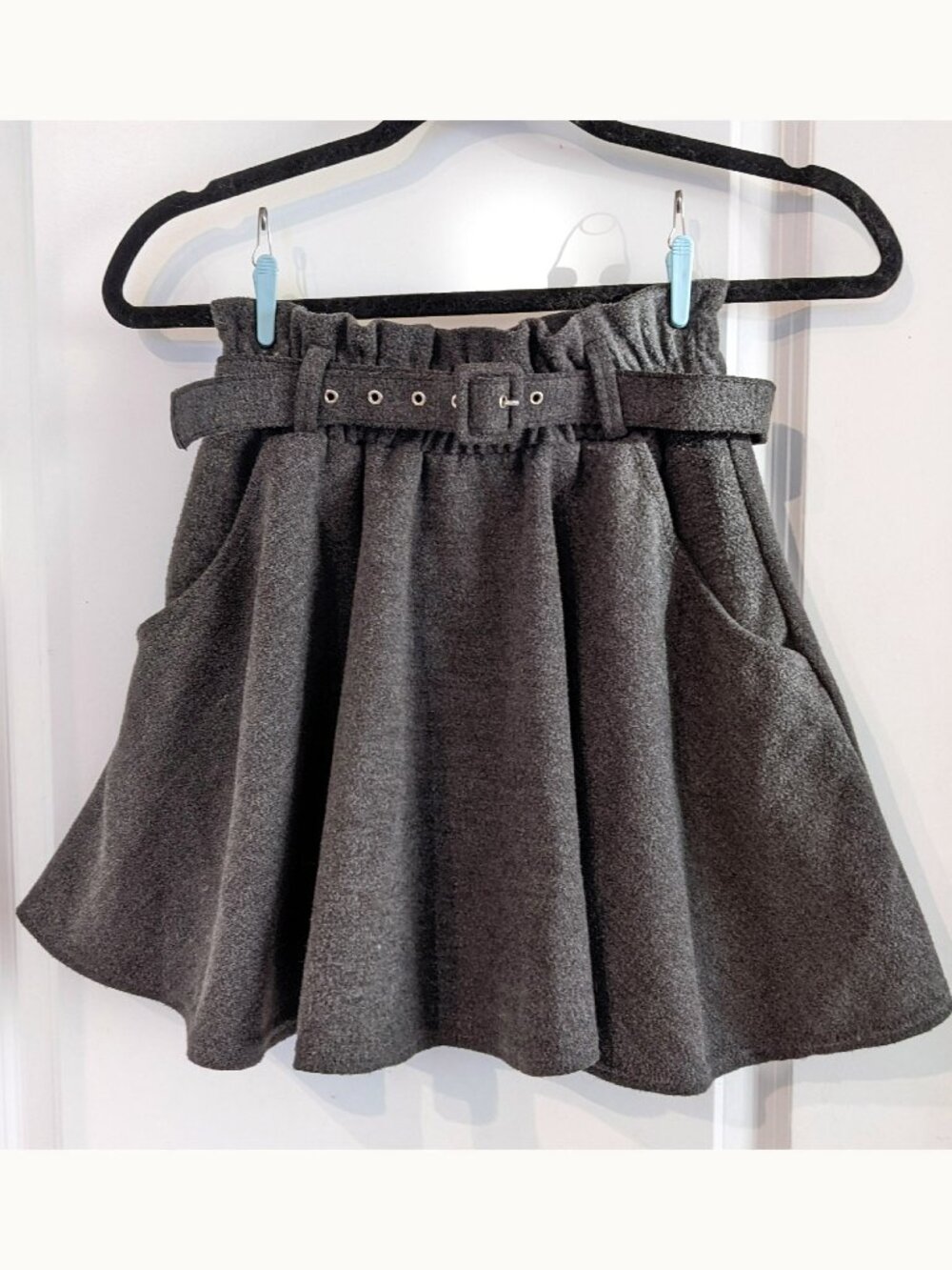 Wool belted skirt with pockets